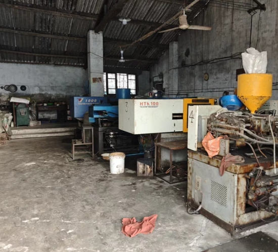 成都地区工厂处理HTK100注塑机、8台设备、各类配套加工设备