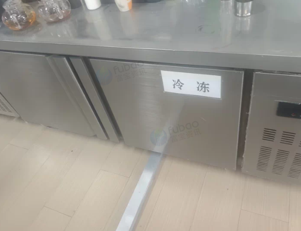 乌鲁木齐地区处理厨房设备，四门冰箱，平冷冰箱，冷冻冷藏冰箱，保温展示柜，冷藏展示柜，咖啡机，制冰机，磨豆机，和面机，操作台，中餐灶