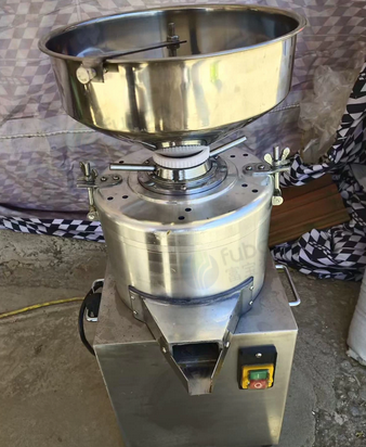 天津地区处理麻酱机，香油压榨机，炒料机