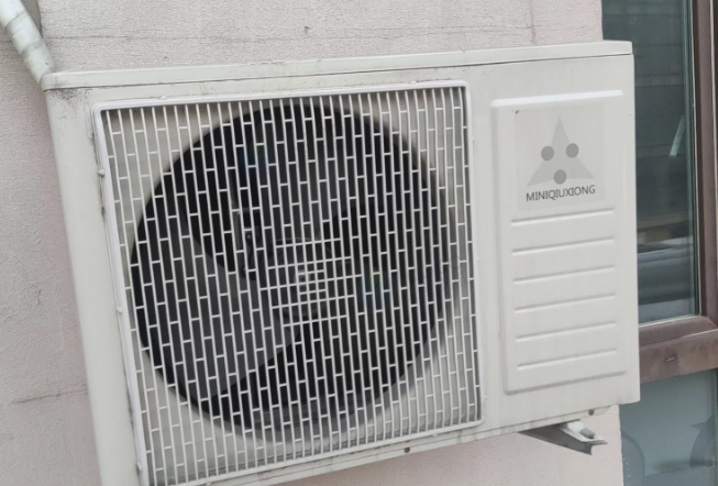 长春地区处理5P吸顶中央空调2台、5P美的风管机