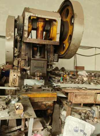 潍坊市地区工厂处理多台冲床 车床 铣床