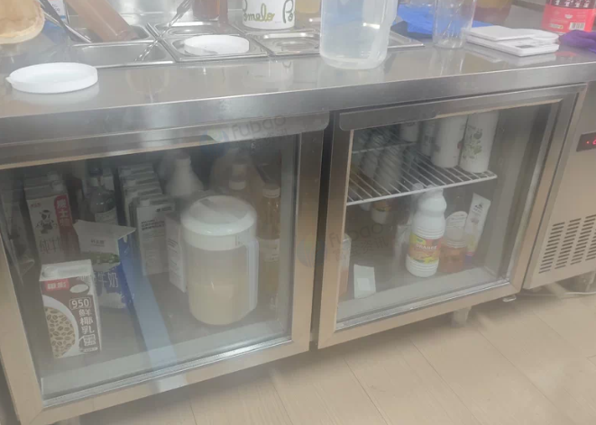 乌鲁木齐地区处理厨房设备，四门冰箱，平冷冰箱，冷冻冷藏冰箱，保温展示柜，冷藏展示柜，咖啡机，制冰机，磨豆机，和面机，操作台，中餐灶