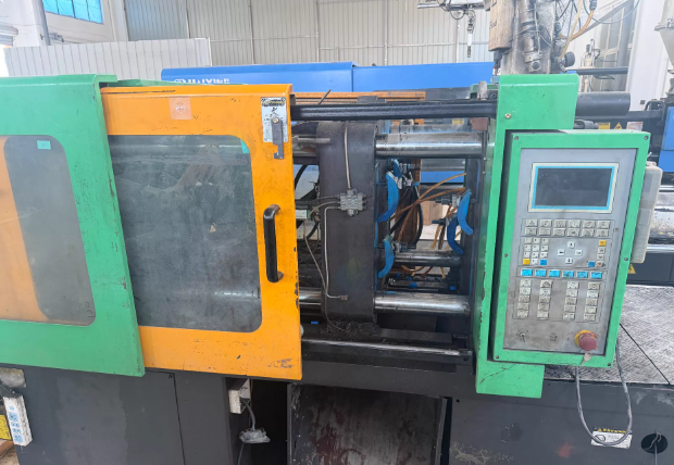 常州市地区工厂处理胜岳130T注塑机1台、120T胜岳注塑机1台
