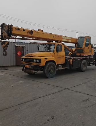 潍坊市地区处理12年徐工8吨吊车