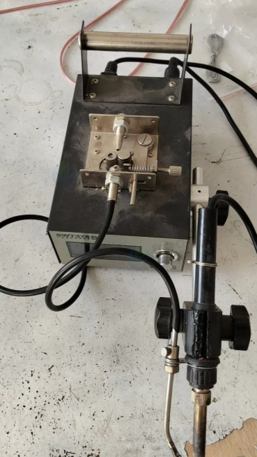 德州市地区处理注塑机4台、焊锡机8台、扭线机5个