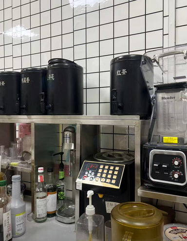 贵港市地区奶茶店处理点单机、封塑机、冰箱操作台、果糖机、制冰机等