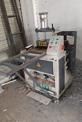 石家庄市地区处理中林500大锯、中端铣、组角机、角码锯、冲床、护角锯、气泵