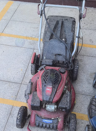 泉州市地区处理闲置隆鑫牌196cc草坪机推草机