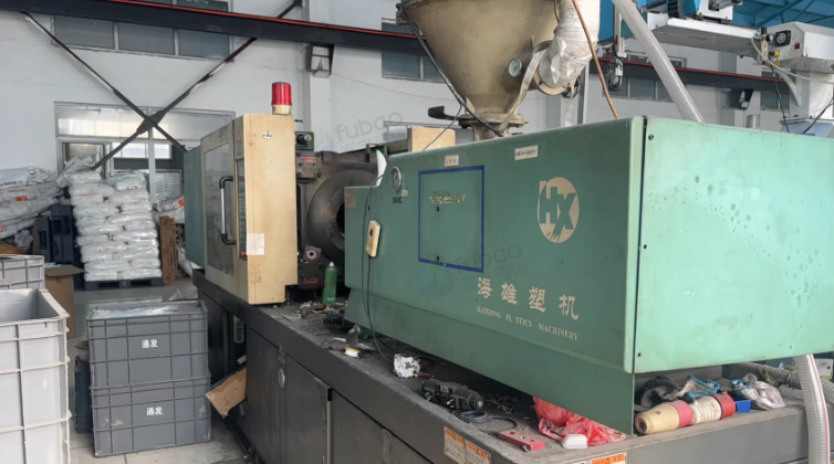 泰州市地区工厂处理海雄178注塑机1台、138T震德注塑机1台