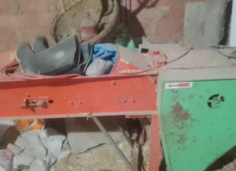 南阳市地区处理平板拖车、颗粒饲料机、摩托车两辆、三轮货车、梯子、工具等农用器具