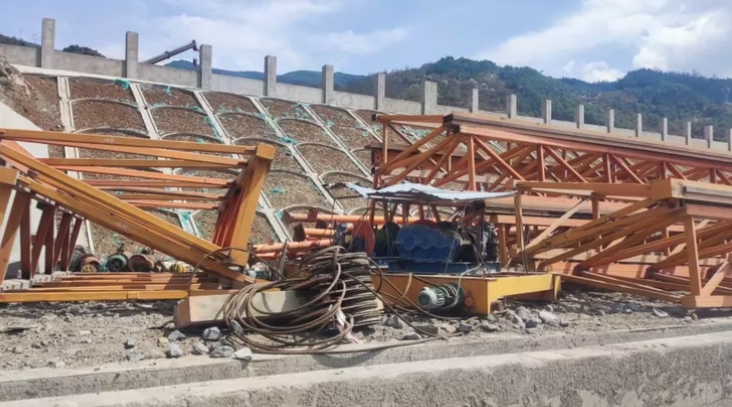 凉山市地区处理两台80吨龙门吊