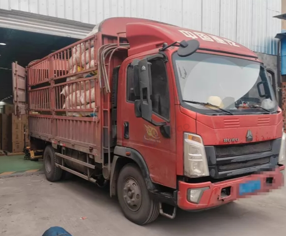 乐山市地区处理重汽豪沃四米二高栏车