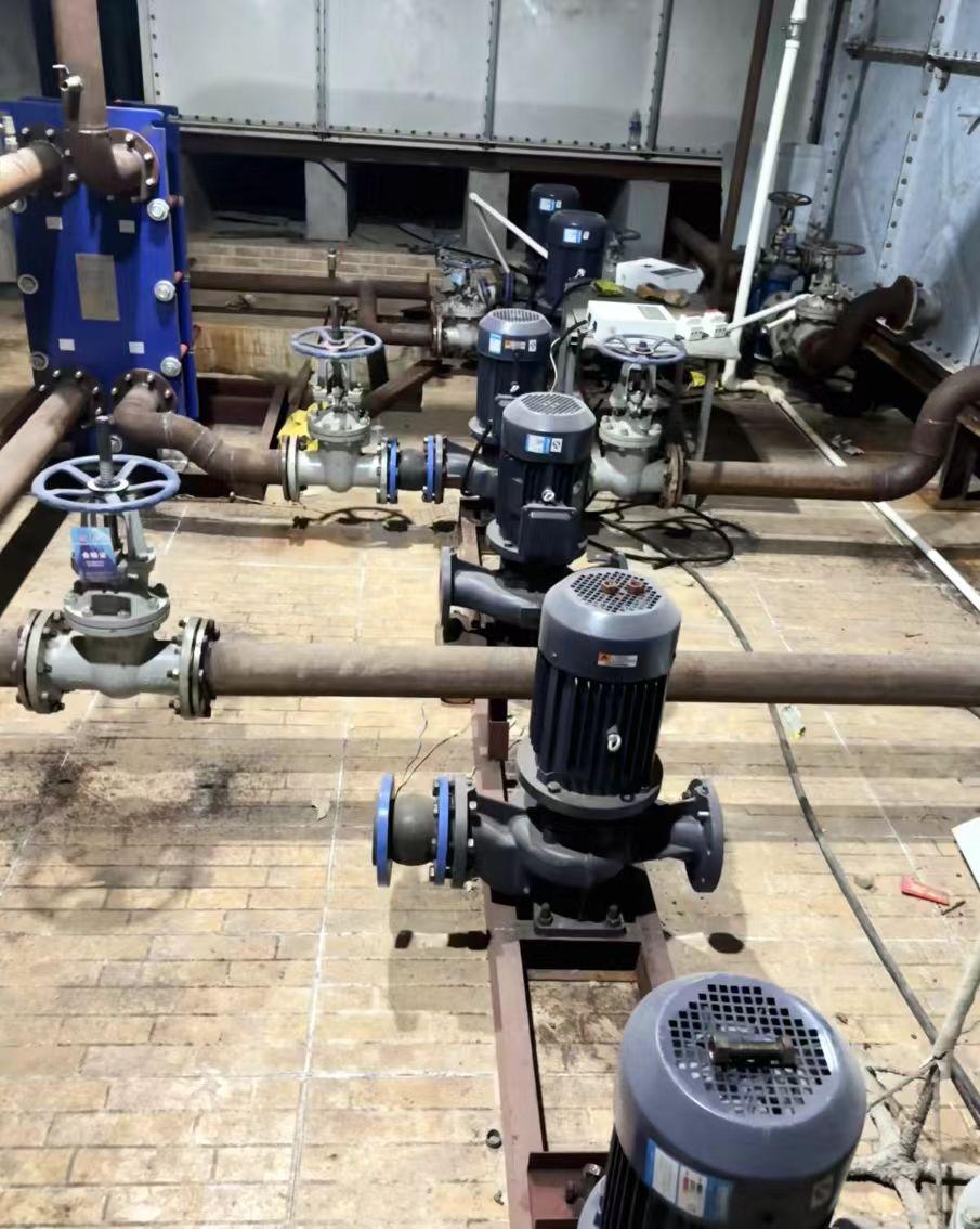 兴安盟地区闲置处理供暖锅炉带水箱、水泵