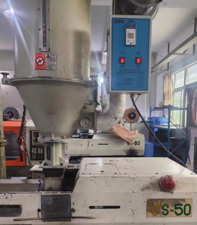 惠州市地区处理50T台中精机、长荣注塑机、粉碎机、螺杆式空压机