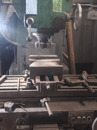 无锡市地区工厂处理云南6150*1m数控车床1台、长二5032大力铣1台