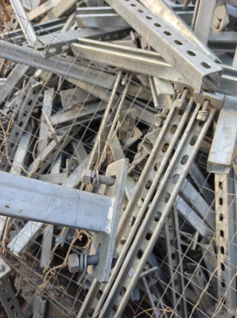 青岛市地区处理1批光伏支架C型钢架子