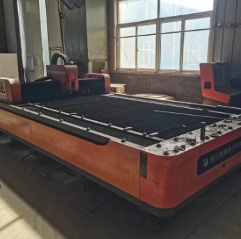 青岛市地区公司处理2台液压折弯机 嘉泰激光切割机