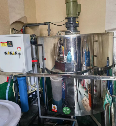 重庆地区因个人原因不做了处理1000升不锈钢电加热搅拌罐、超滤水设备