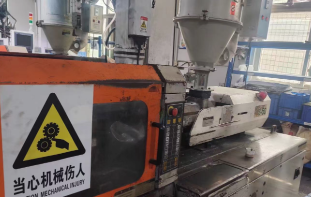 惠州市地区处理50T台中精机、长荣注塑机、粉碎机、螺杆式空压机