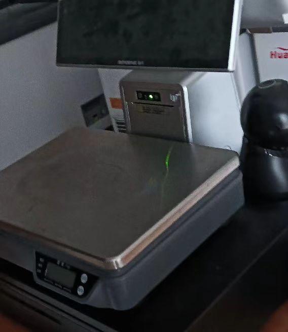 洛阳市地区处理刨肉机、卧式冷冻柜、六开门冷冻柜、炸肉机、烤肠机、立式冷藏柜、吧台等