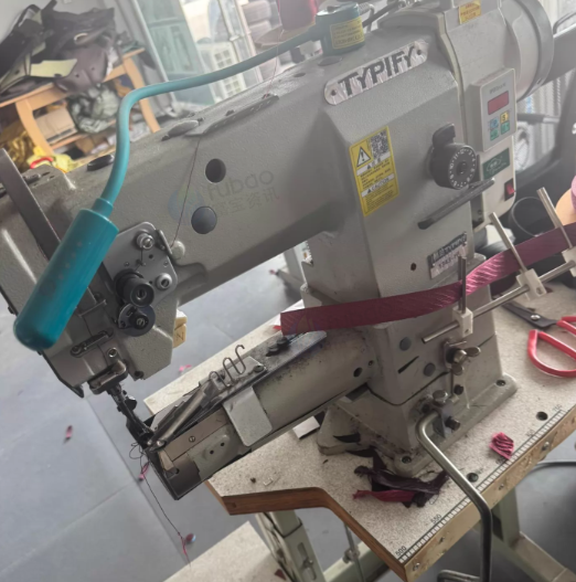 连云港市地区工厂处理1625振动刀裁皮机、标准牌拼接双针电脑机、双针电脑机、包边机等