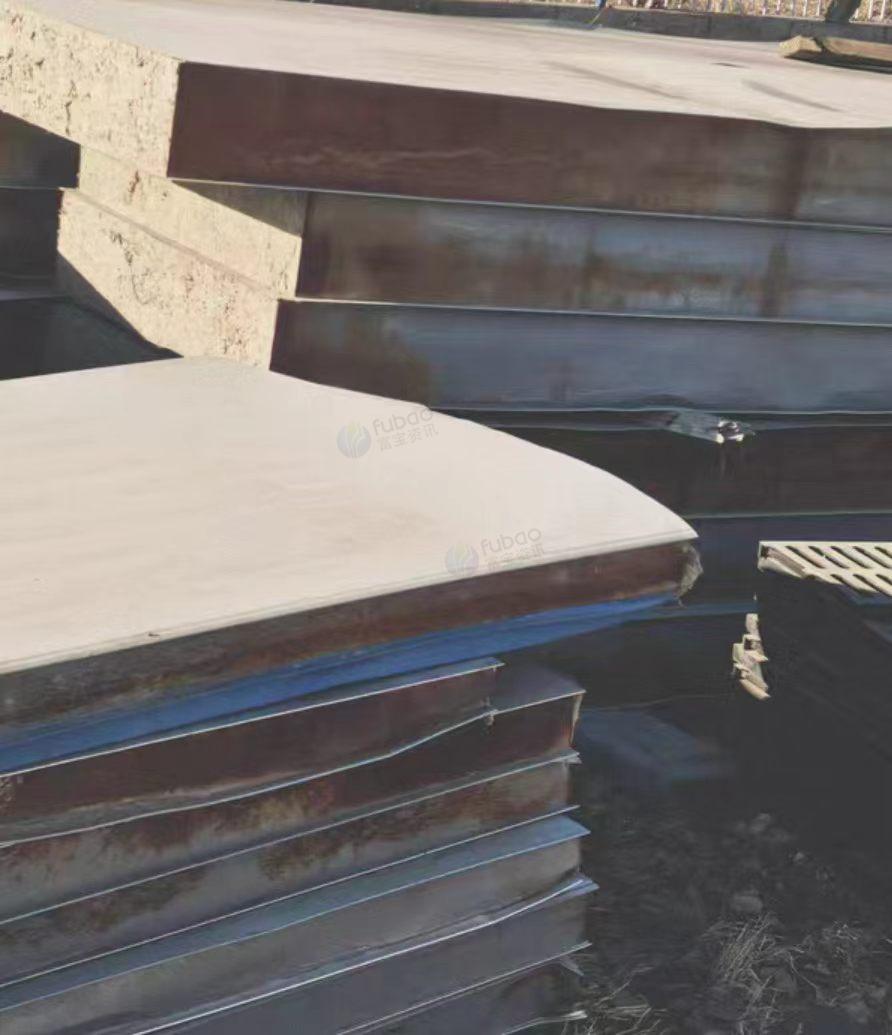 赤峰市地区工地处理旧铁管、铁件、塑料管、铁篦子、风球、方管、角铁等