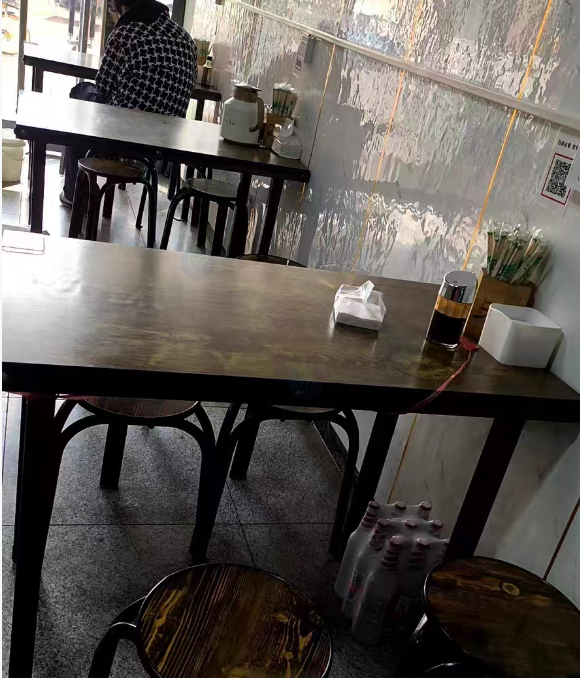 太原市地区店铺处理八套饭店桌椅