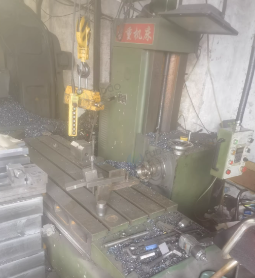 苏州地区工厂处理DMX-W1-1866A上海台重端面升降铣床1台、SAYONX53南通五山立式升降铣床1台