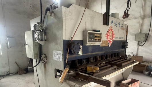泰州地区工厂处理63T冲床1台、剪板机1台