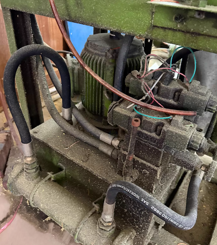 江门地区工厂处理老式油压注塑机8台