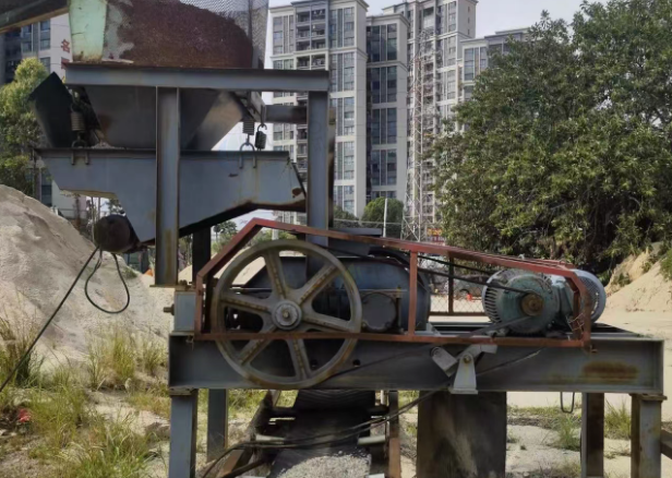 江门市地区处理对辊破碎机、50型滚筒筛砂机、11千瓦抽砂机