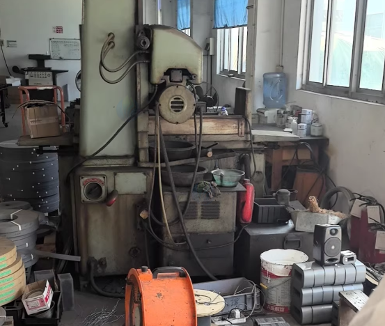 无锡市地区工厂处理西北机器厂开料分条机1台、平面磨床1台