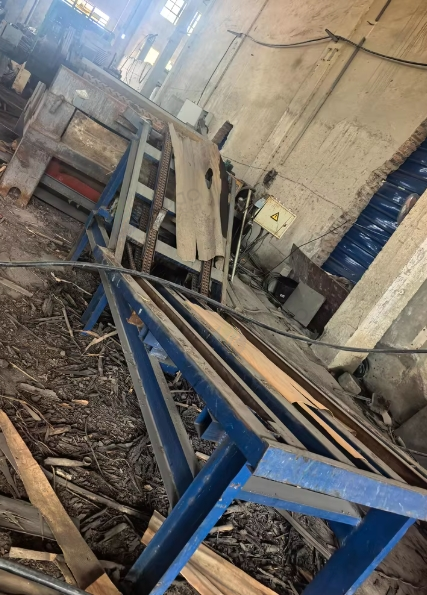 广元市地区木材卷皮厂处理一整套生产线，夹木机，叉车等