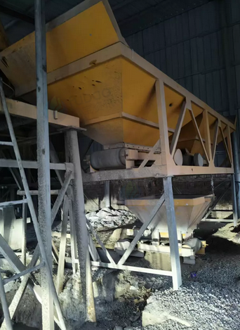 商丘地区处理J5900混凝土搅拌站，带蛟龙站，三仓配料