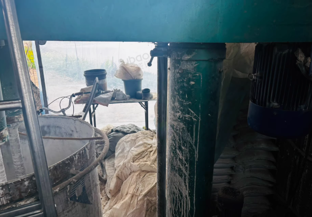 宿迁市地区工厂处理22kw双轴分散机➕一个不锈钢桶