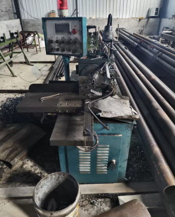 聊城市地区工厂处理2台60切管机 1台晨龙330锯床