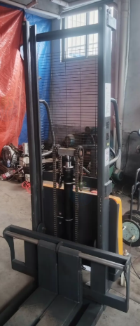 临沂地区处理1.5吨半电动堆高车