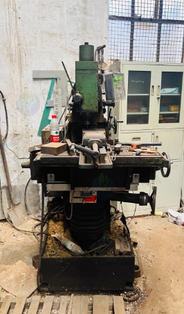 青岛市地区工厂处理大连CDE6150A普通车床 立式炮塔铣床