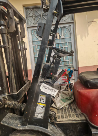 青岛市地区工厂处理2.5吨台励福叉车