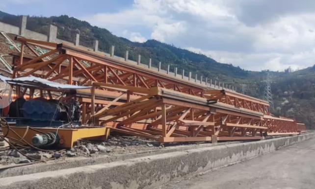 凉山市地区处理两台80吨龙门吊