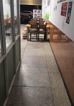 文山市地区店铺处理冰箱、操作台、猛火炉、煮汤锅等