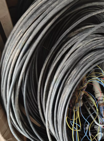 菏泽市地区处理4根230米125带皮铝线