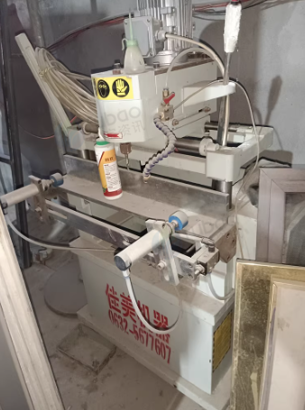 枣庄市地区工厂处理双头锯 组角机 气泵等成套门窗加工设备