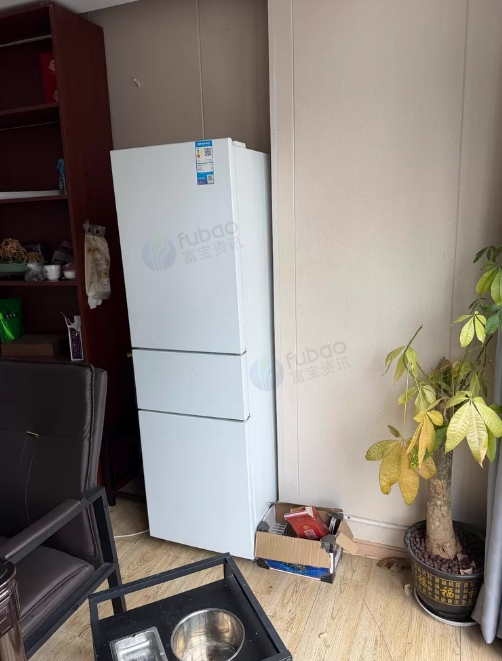 杭州地区烟酒店不开了麻将机、圆餐桌带电动转盘价加餐边柜、冰箱、美的大5匹一拖四中央空调