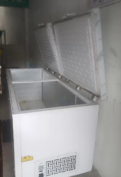 成都市地区处理烟酒柜、钻石椅、火锅桌、液化气灶具、展示柜、冰柜等