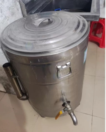 佛山地区处理牛杂餐车一套、带不锈钢架子、两炉四锅、两个冰柜，飞水炉、高压锅等