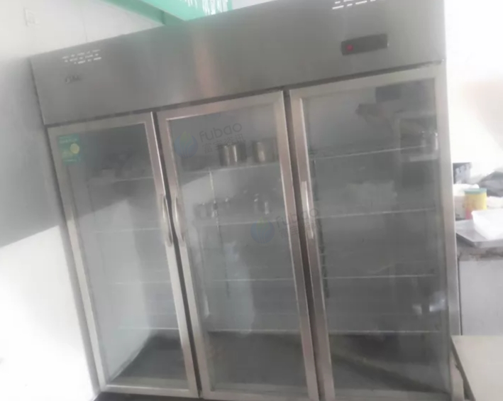 成都市地区处理烟酒柜、钻石椅、火锅桌、液化气灶具、展示柜、冰柜等