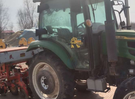 通辽市地区处理天拖迪尔带四行轻免耕机