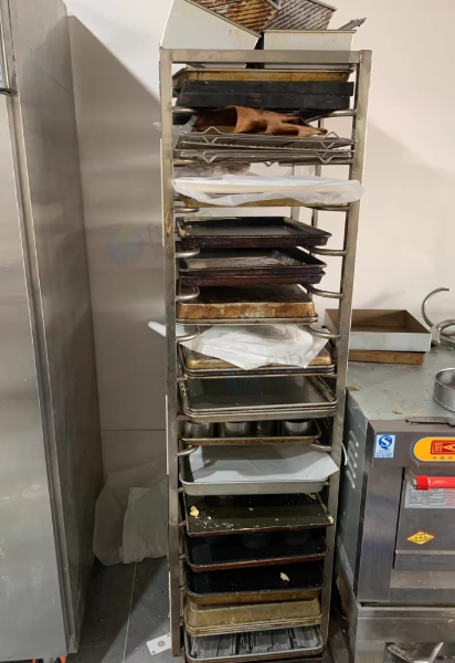 成都市地区处理甜品店全套设备蛋糕模具、慕斯模具、烤箱、冰柜、货架、台式冰柜等