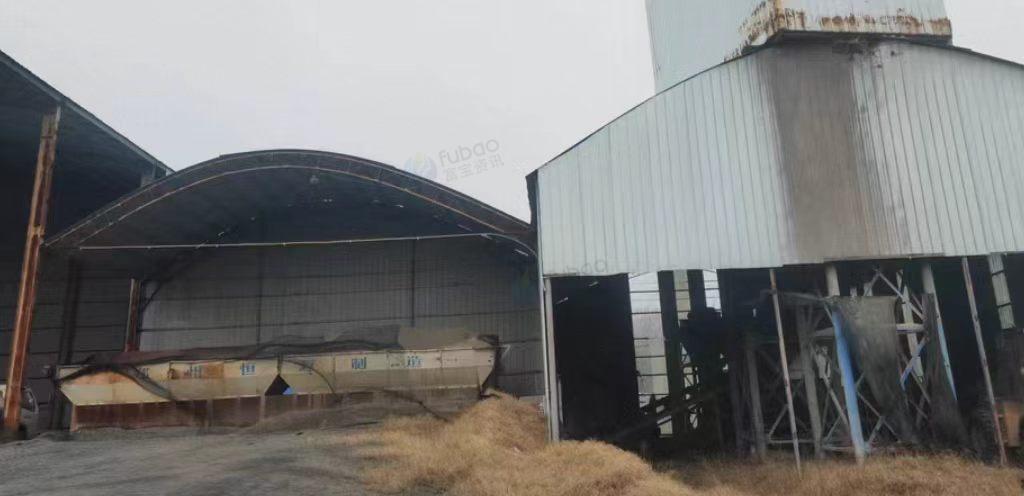 开封市地区工地处理烘干筒、搅拌机、输送带、料仓、油罐等整套沥青搅拌生产线